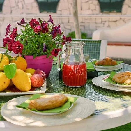 Le Jardin Bed & Breakfast 4*