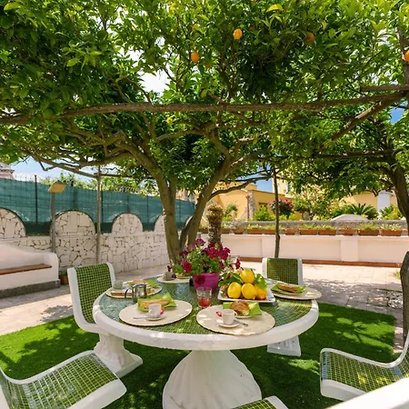 Le Jardin Bed & Breakfast 4*