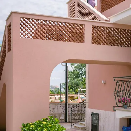 Le Jardin Bed & Breakfast 4*