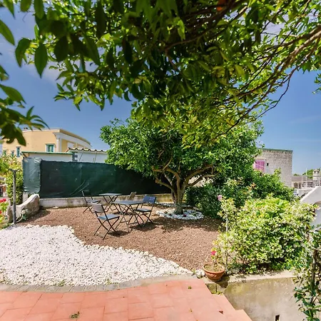 Le Jardin Bed & Breakfast 4*